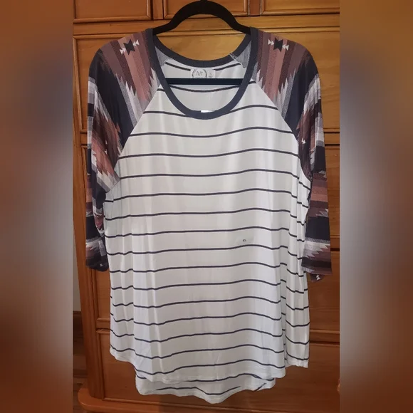 *NWT* Maurices Maroon & White Striped Quarter Sleeve Top. Size XL. - Picture 4 of 4